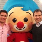 Guillermo Andino felicitó a Guillermo Pino, creador de la serie animada "El payaso Plim Plim, un Héroe del corazón", por el éxito de la obra de teatro que actualmente se presenta en el Metropolitan Citi.