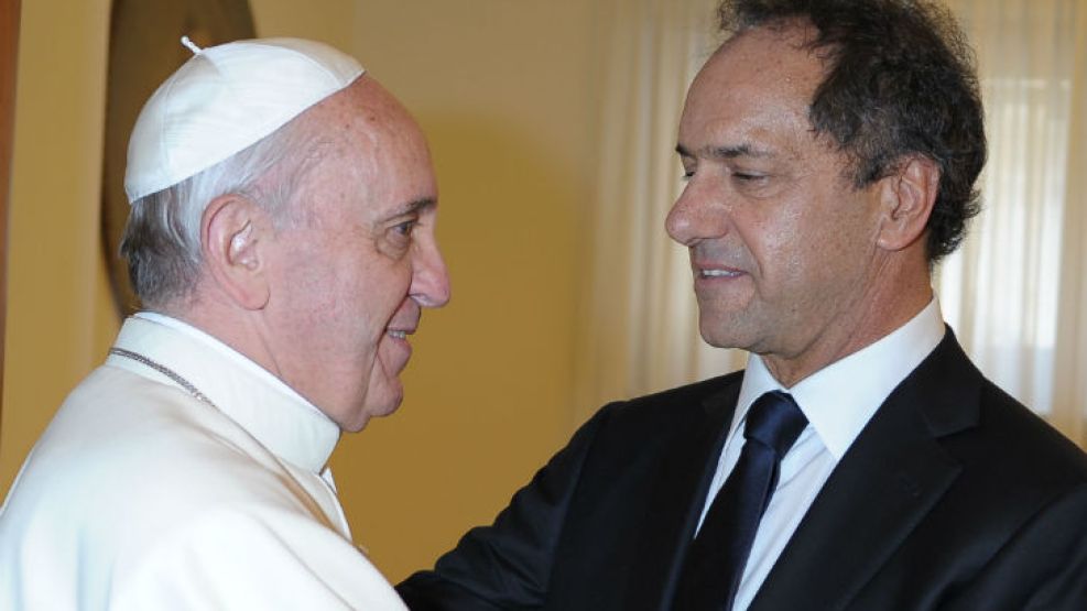 El Papa Francisco junto al mandatario bonaerense, Daniel Scioli. 