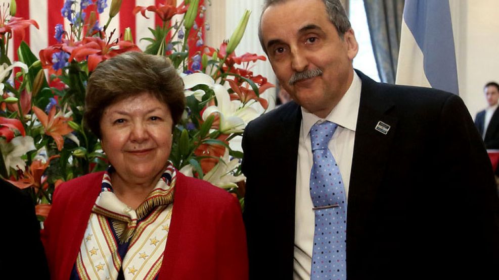 Guillermo Moreno en la Embajada de Estados Unidos, ayer por la noche, durante el brindis por el Día de la Independencia. 