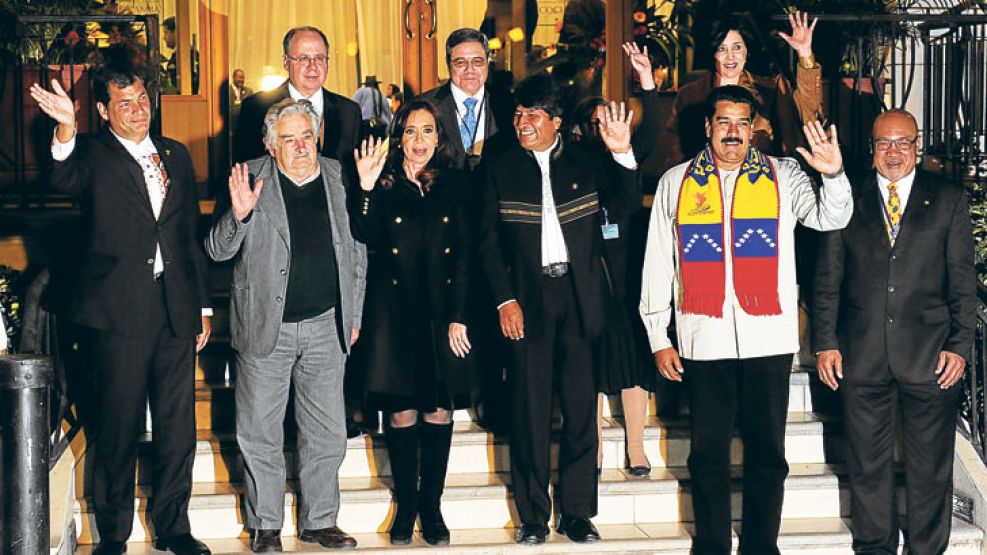 Unidos. El jueves, Rafael Correa de Ecuador, José “Pepe” Mujica de Uruguay, Cristina Fernández, Nicolás Maduro de Venezuela y Dési Bouterse de Surinam apoyaron a Evo Morales. 