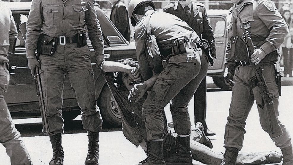 1976 Dictadura militar. El auge de la represión "de arriba hacia abajo" y explícita.
