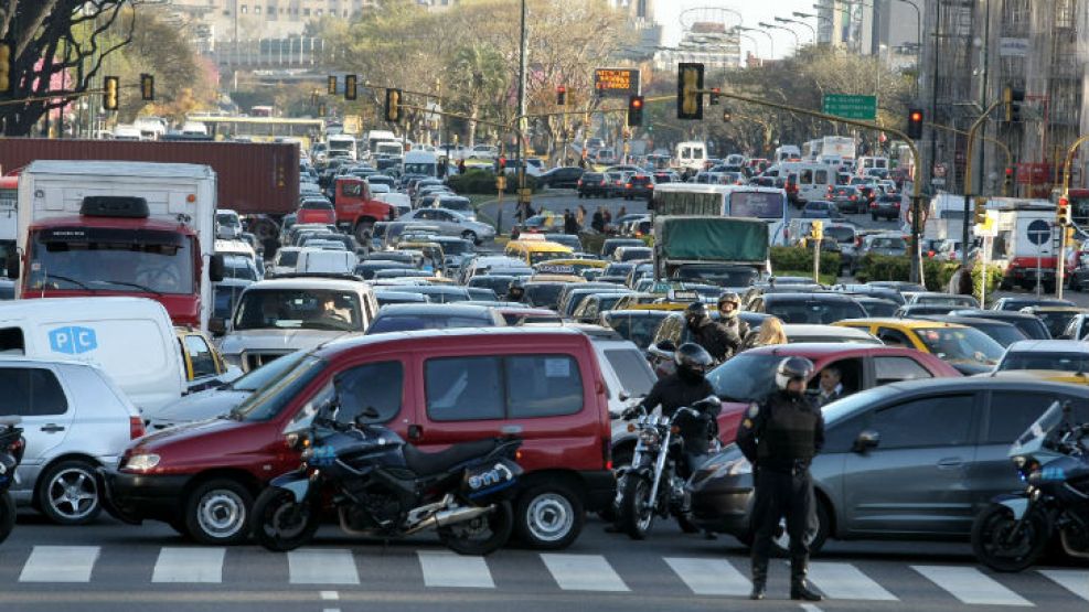 Caos en la 9 de Julio por movilización de camioneros a la Plaza de Mayo.