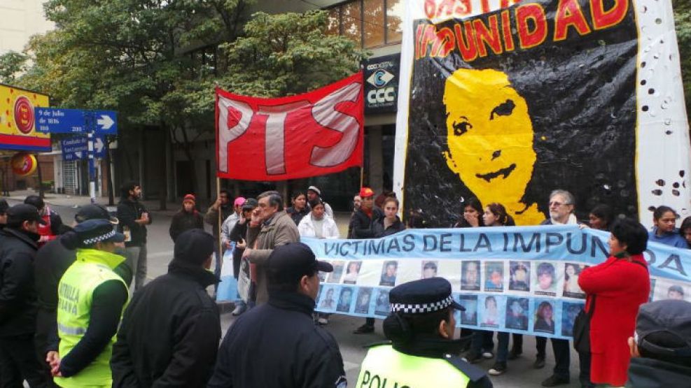 La Policía tiró gas pimienta contra los manifestantes.