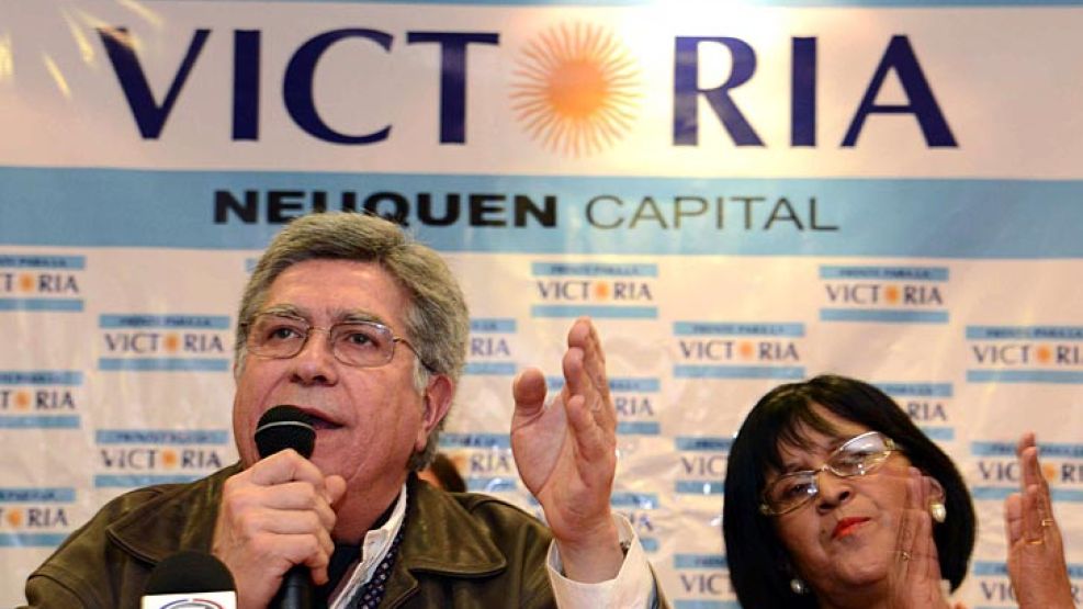 El senador Marcelo Fuentes en campaña en Neuquén para ser reelegido en la Cámara alta hasta 2019.