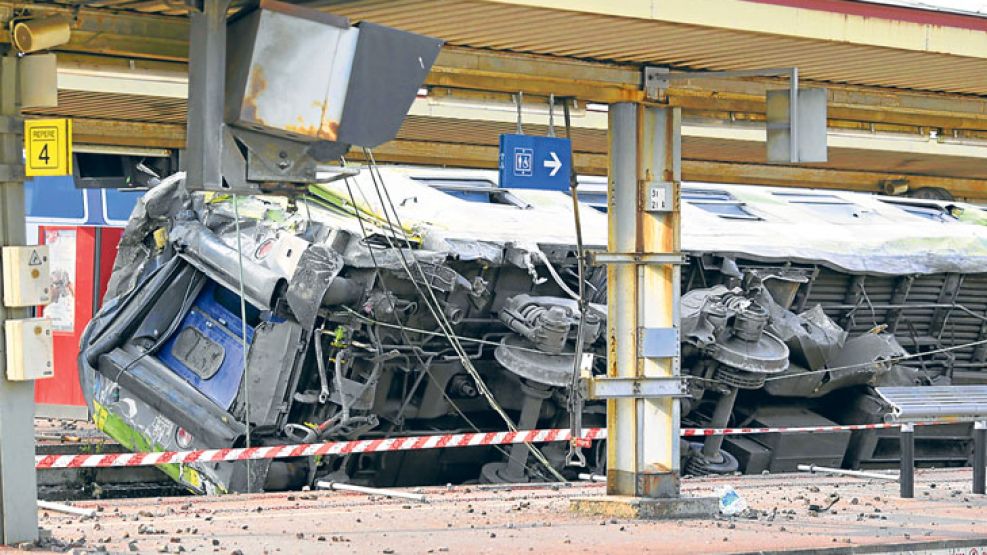 Dado vuelta. No se conocen las razones que provocaron el accidente en la estación de Brétigny-sur-Orge.