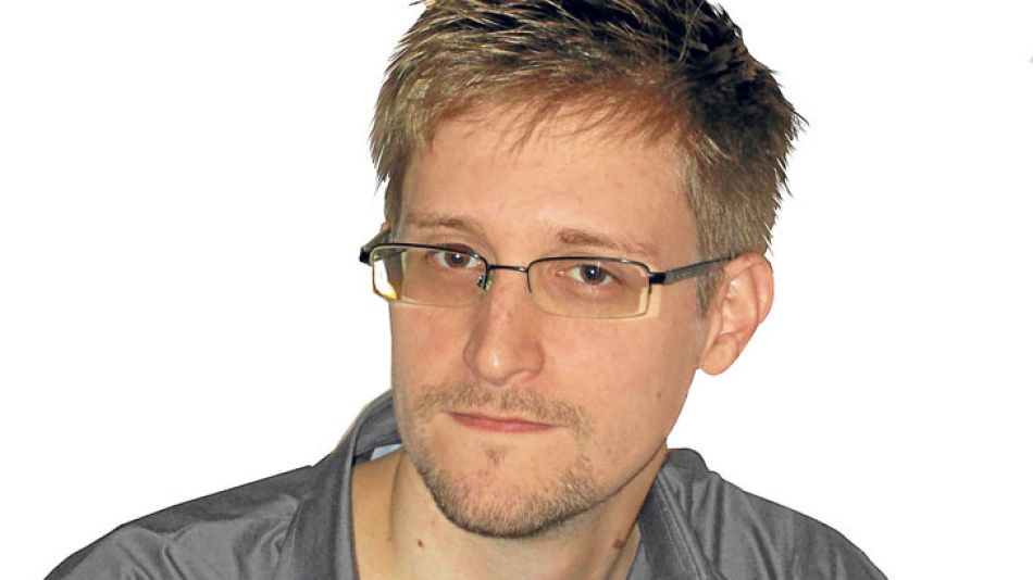 El topo. Edward Snowden quiere llegar a América latina como asilado. Esta semana se conoció que Estados Unidos también espía a los países de la región. Por primera vez en la Argentina, PERFIL reproduc