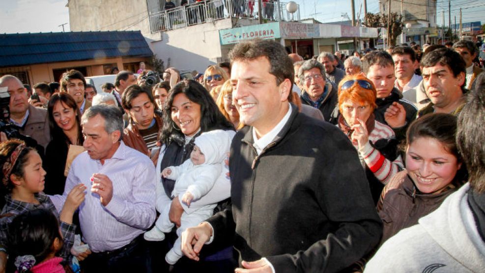 El principal opositor del kirchnerismo en la Provincia, Sergio Massa se mostró con la gente en Malvinas Argentinas