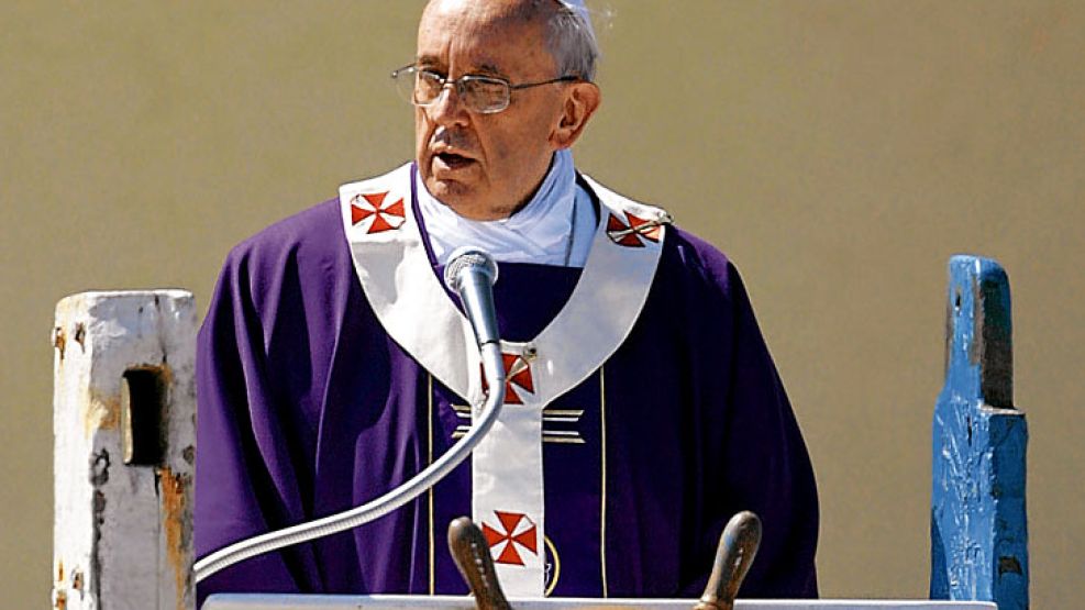 Mensaje. Francisco visitó a los “sin papeles” de Lampedusa.