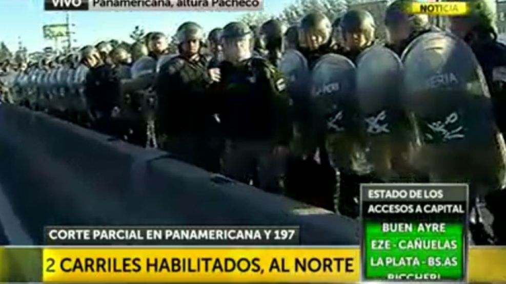 Gendarmería avanza contra los manifestantes