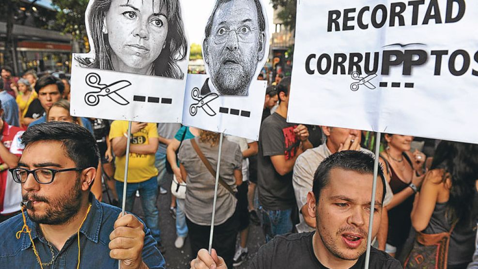 Protesta. Miles de personas marcharon este jueves para reclamar la dimisión del mandatario.