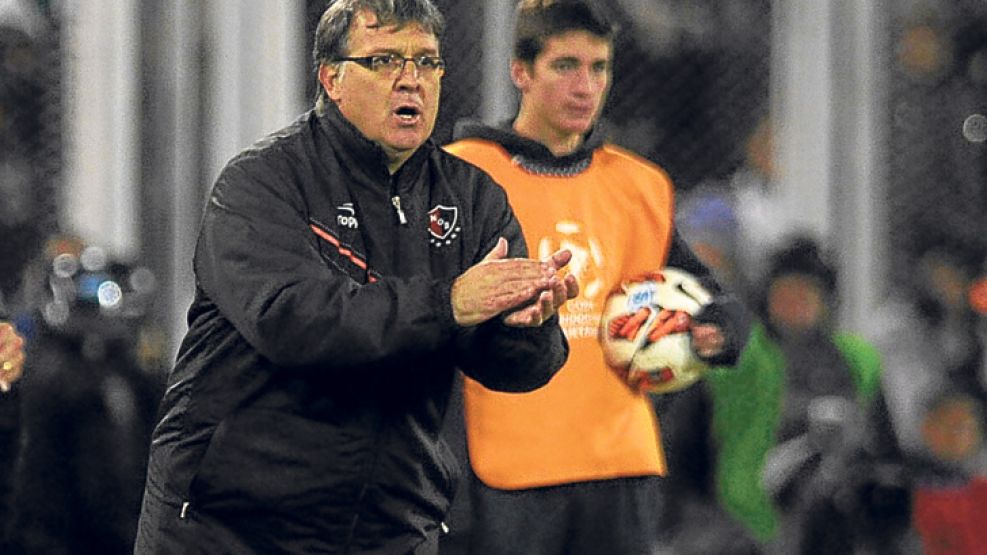 CV. Martino dirigió en la Argentina y en Paraguay. El otro candidato, Luis Enrique, en el Barça B, Roma, y acaba de firmar con el Celta.