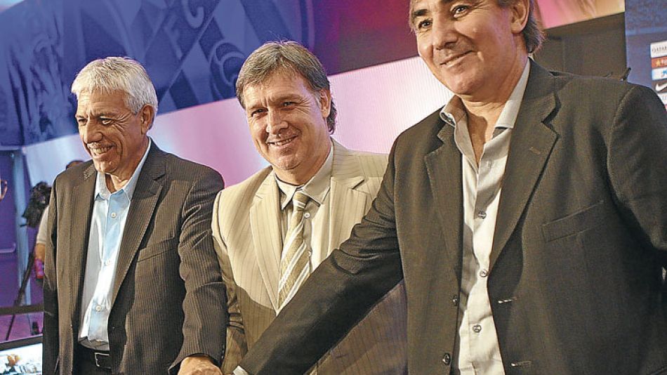 Equipo. Tata y sus ayudantes, Elvio Paolorosso (preparador físico) y Jorge Pautasso.
