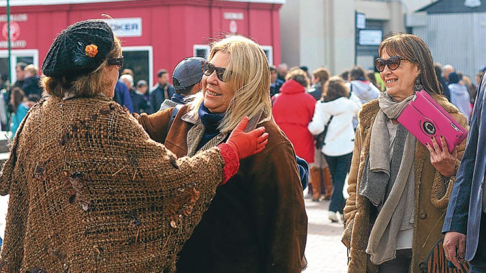 Almuerzo. Carrió participó de la exposición agroganadera y almorzó con empresarios.