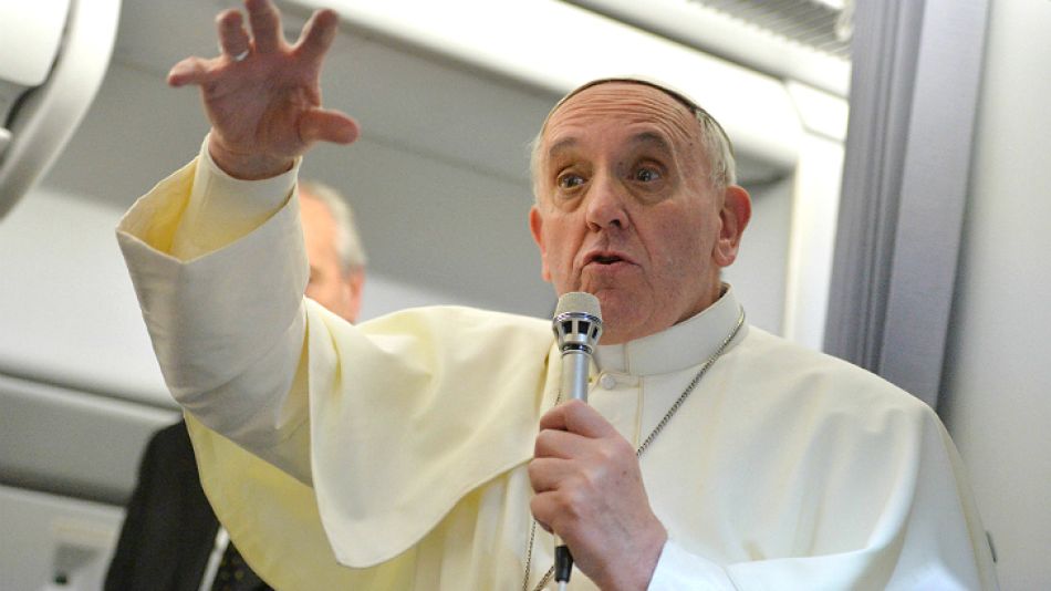 El encuentro de Francisco con los periodistas durante una hora y media del vuelo de Río a Roma en julio de 2013.