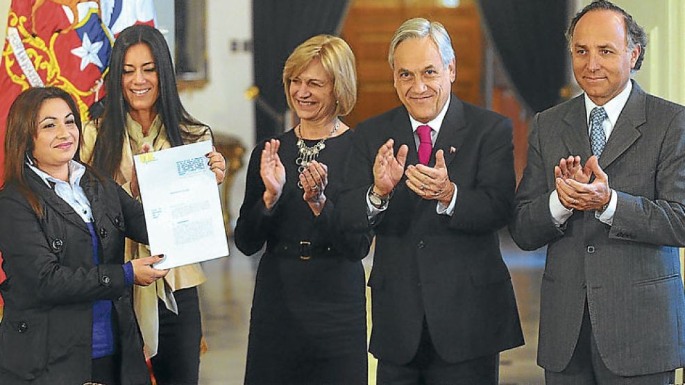 Gestión. La dirigente fue ministra de Trabajo de Sebastián Piñera, que apoya su postulación.