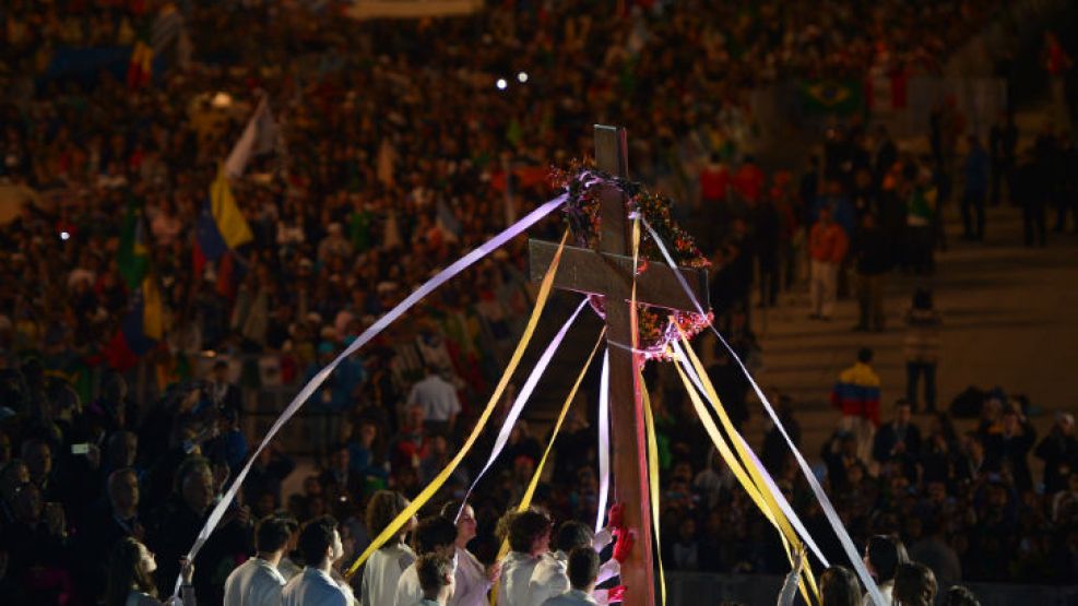 La cruz de los jóvenes de todo el mundo reunidos en Brasil.