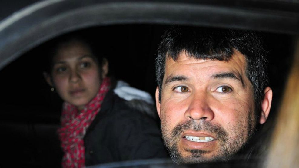 A la salida de tribunales, Juan José Vallejos y su hija Eliana contaron que llevaban un día sin dormir y sin comer nada.