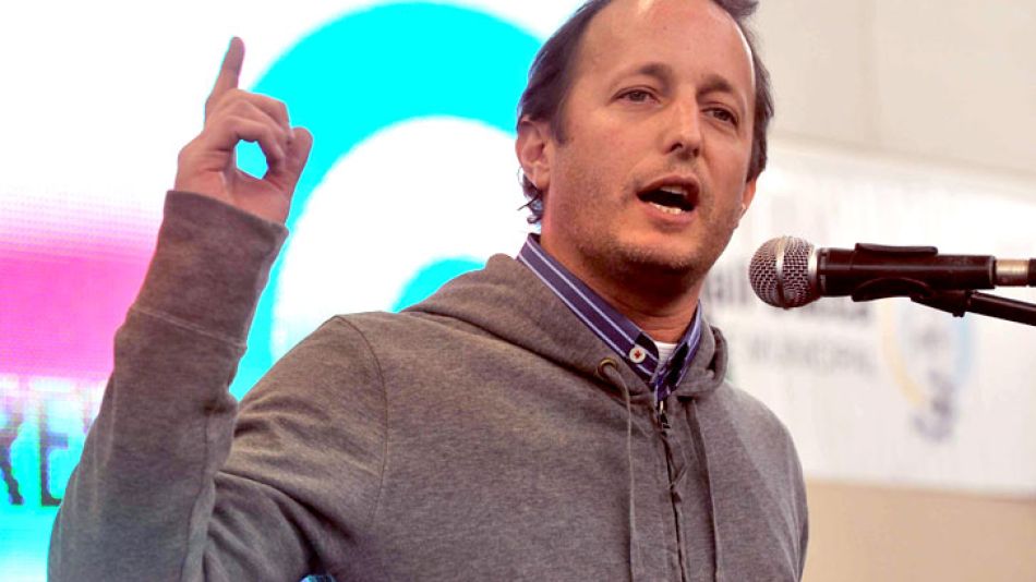 Insaurralde de campaña. El candidato K busca acercarse aún más a Sergio Massa.