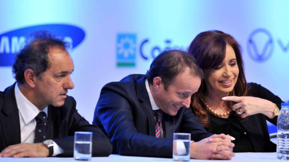 La Presidenta Cristina Fernández junto a su candidato Martín Insaurralde en la planta de Samsung.