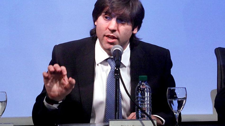 "Es totalmente falso hablar de desvío de fondos, tal como se lo ha hecho", escribió el funcionario desde su cuenta de Twitter.