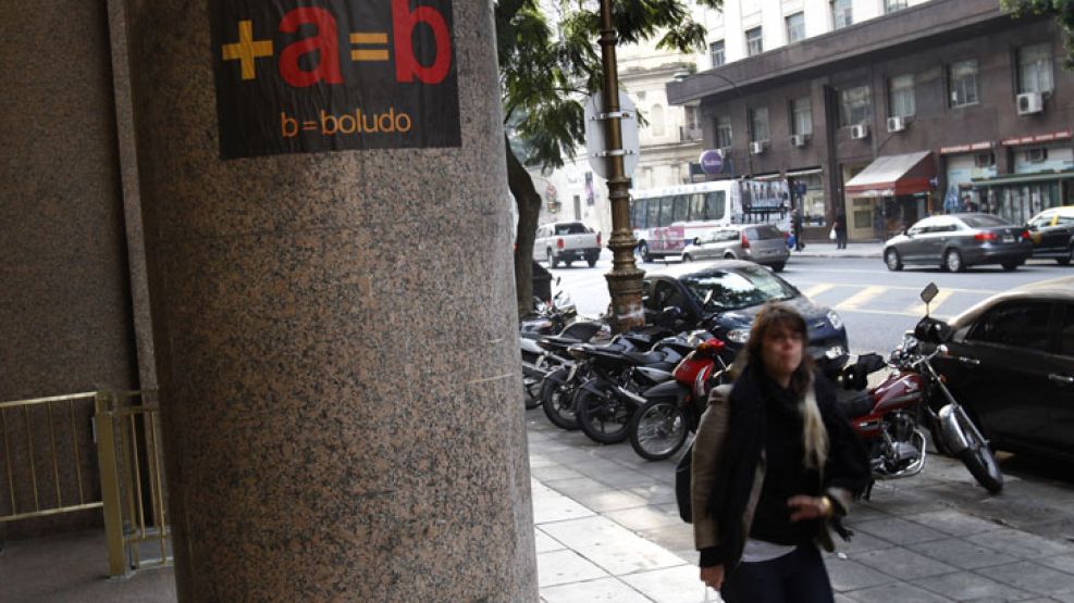 Boludo. Sin tapujos, el secretario de Comercio Guillermo Moreno así califica al candidato Massa.