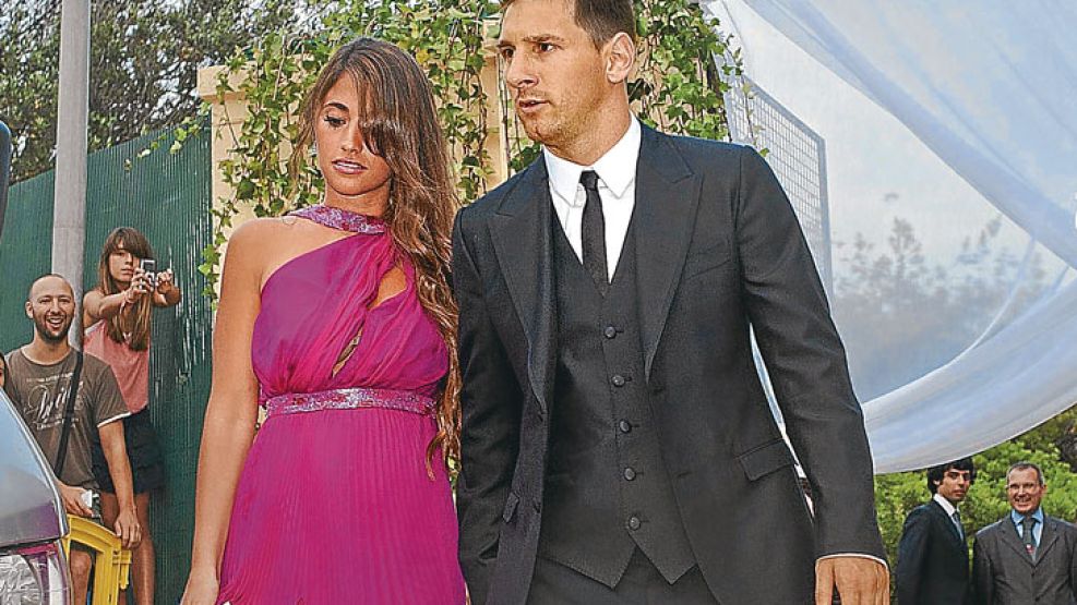 Pareja. Esta es la última foto de Antonella y Leo juntos; fue en la boda del  jugador del Barça Xavi Hernández, en España, el pasado 13 de julio.