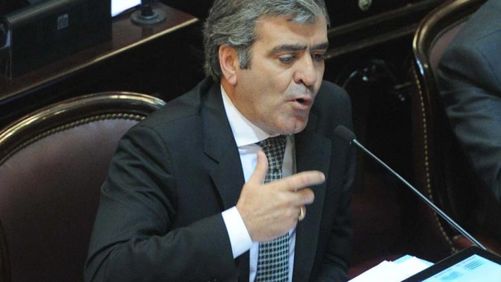 José Cano, precandidato a diputado por el Acuerdo Cívico y Social de Tucumán, apuntó contra el gobernador.