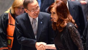 Ban ki-moon saluda a Cristina Kirchner en su debut al frente del Consejo de Seguridad de las Naciones Unidas.
