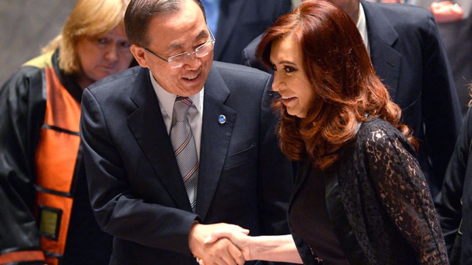 Ban ki-moon saluda a Cristina Kirchner en su debut al frente del Consejo de Seguridad de las Naciones Unidas.