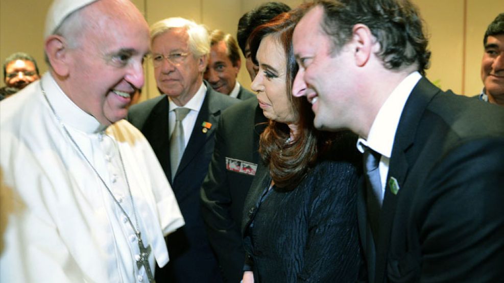 La foto de campaña de Insaurralde, Cristina junto al Papa Francisco en Río.