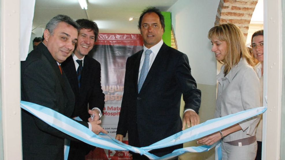 Scioli junto a Malena Galmarini, al mando de la Secretaria de Política Sanitaria y Desarrollo Humano de Tigre, en octubre de 2008. 