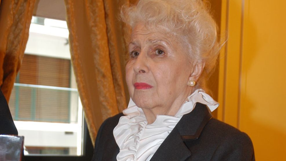 Jeannette Arata de Erize, presidente fundadora honoraria del Mozarteum Argentino y suegra de la ex secretaria de Medio Ambiente María Julia Alsogaray, murió ayer a los 91 años.