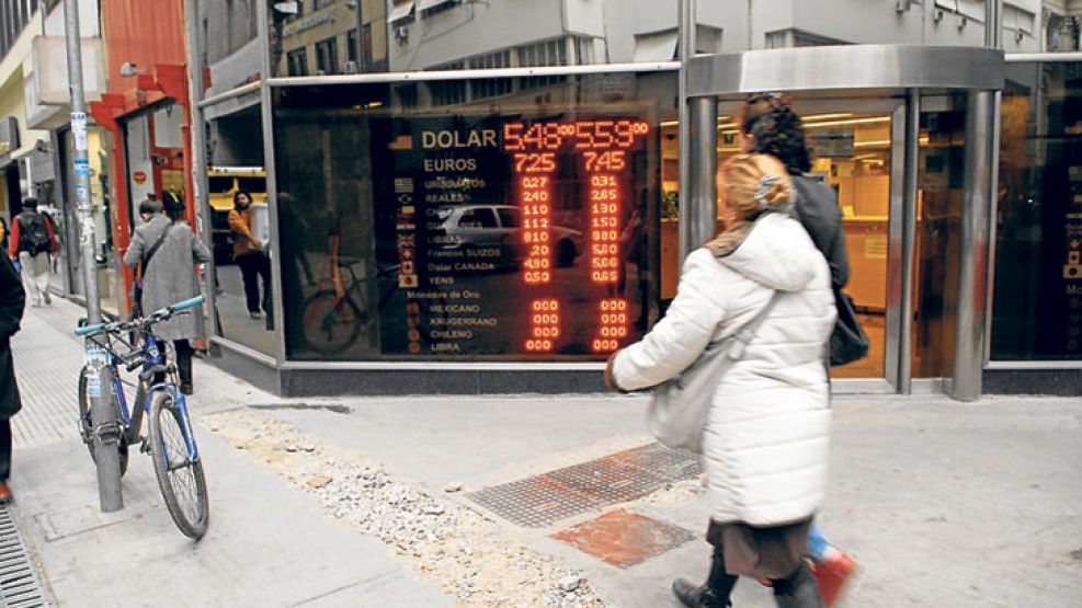 FRIO. Las bajas temperaturas en el microcentro contrarrestaron un mercado de divisas recalentado.