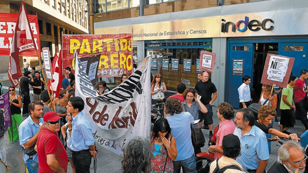 DIBUJOS. La intervención de Moreno en el Indec genera protestas por alteraciones en estadísticas.
