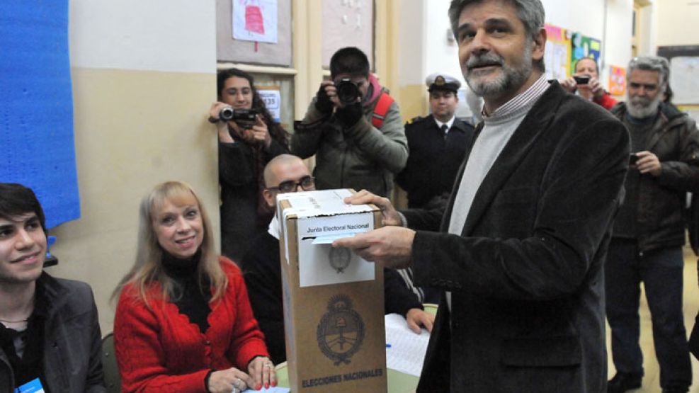 Filmus vota. La lista del Frente para la Victoria quedó tercera. En diputados, Juan Cabandié, alcanzó el 19%. 