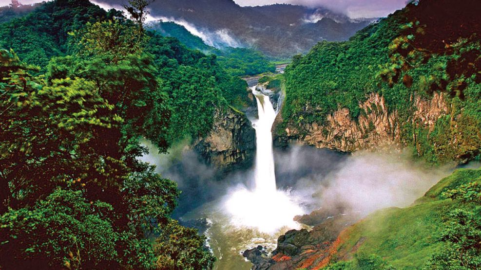 Un paraíso en la tierra. En la selva amazónica ecuatoriana, se encuentra este increíble lugar que Ecuador ahora quiere explotar. Se calcula que bajo el Parque Nacional se encuentran 800 millones de ba