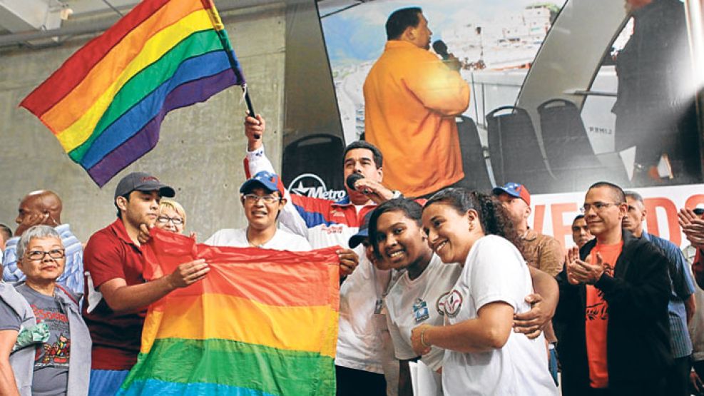 Enfrentados. Maduro se reunió con gays y lesbianas y acusó a Capriles de ser homofóbico.