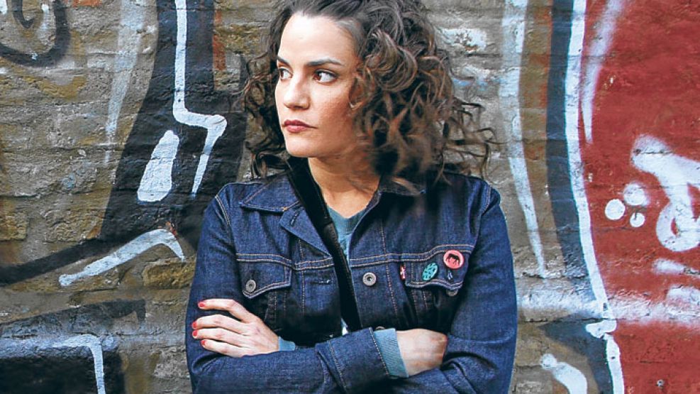 FETICHE. Pilar Gamboa interpreta a Pao, pareja de Beto (Arana), en Farsantes. Va por su cuarta ficción en Pol-Ka.