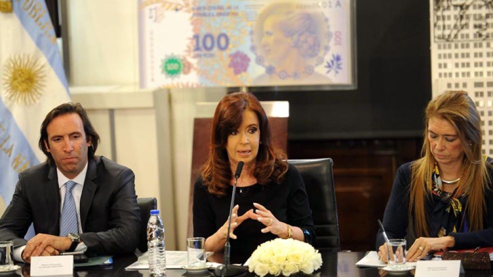 La presidenta Cristina Fernández anunció esta tarde que, a partir del 1 de septiembre, dejarán de pagar el impuesto a las Ganancias los trabajadores que cobren hasta 15 mil pesos