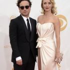 Johnny Galecki y Kelli Garner