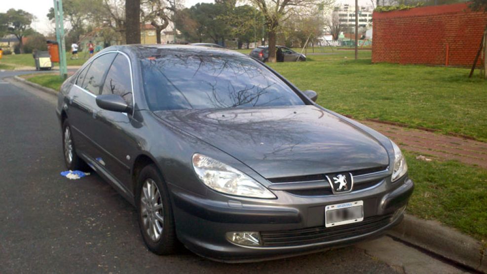 El cadáver de un hombre de 55 años fue encontrado esta madrugada en el asiento trasero de un auto de alta gama en el barrio porteño de Saavedra.