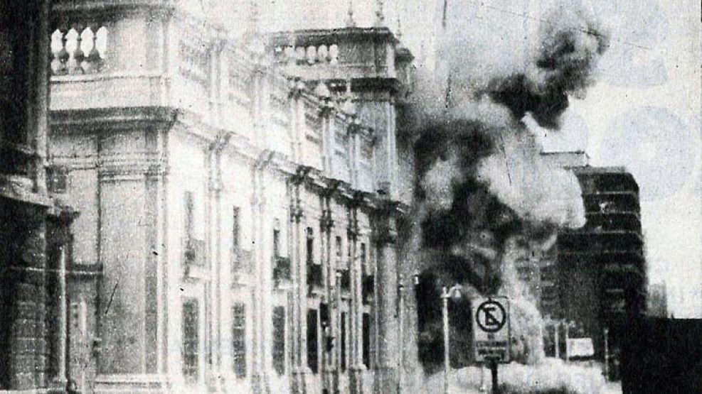 Estados Unidos respaldó el golpe que encabezó Pinochet, que culminó con un ataque sobre el Palacio de la Moneda, sede del gobierno chileno.