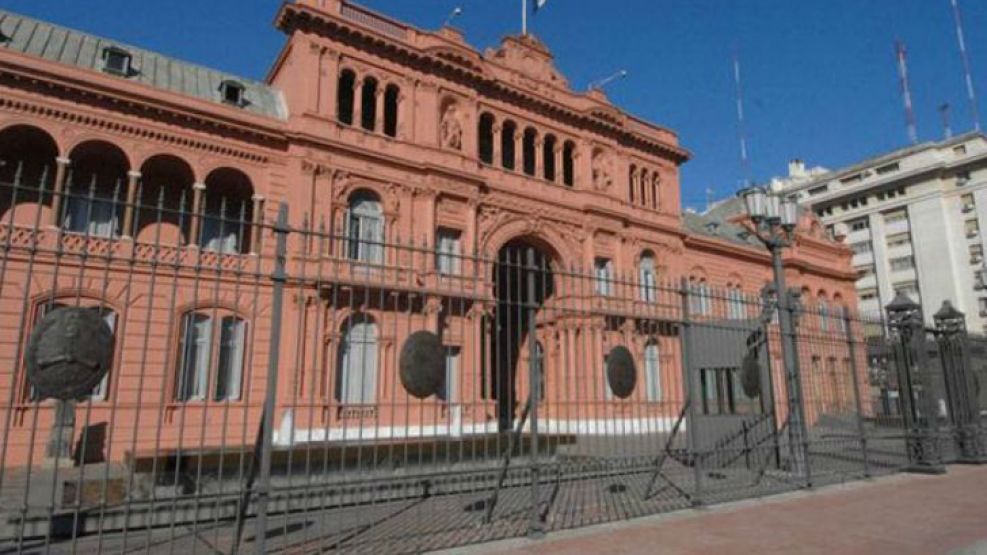 El peculiar video de Casa Rosada se llama "Enseñar con alegría". 