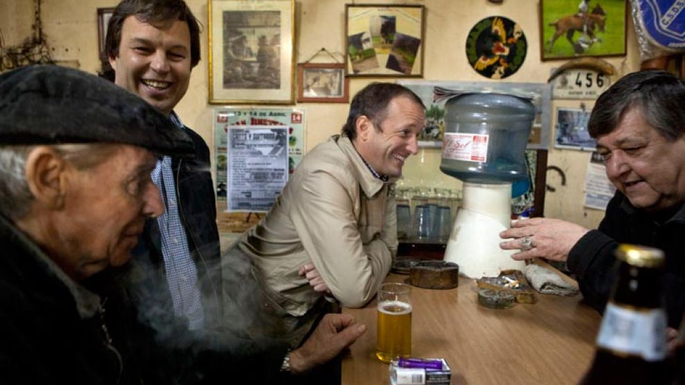 El candidato Martín Insaurralde visitó hoy la antigua pulpería La Flor del Ceibo en Almirante Brown.