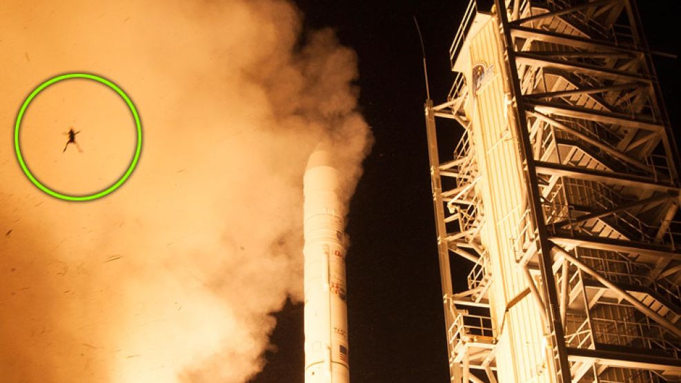 La imagen fue capturada el viernes pasado por una de las cámaras remotas de la agencia espacial estadounidense que se instaló para filmar la partida de la sonda que estudiará el polvo lunar en el espa