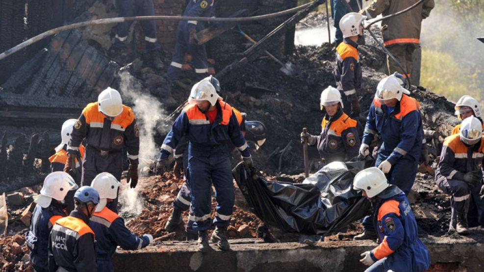 Horror. El fuego se expandió velozmente porque el edificio tenía una estructura de madera.