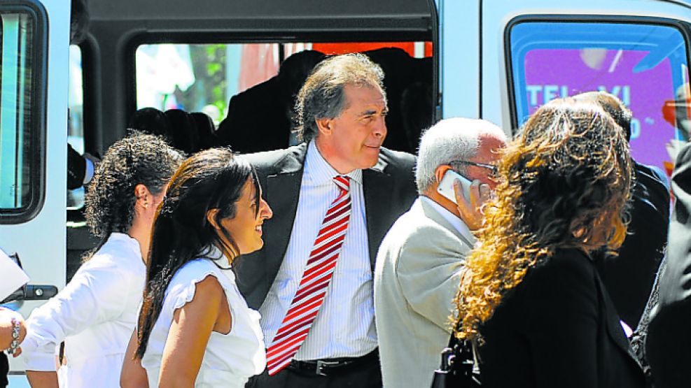 VAQUITA. La hicieron para empujar la campaña K. En la imagen, Cristóbal López durante un acto de CFK.