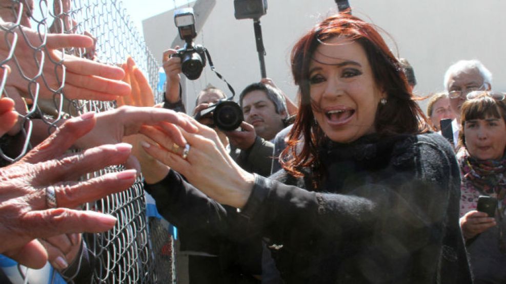 Cristina Fernández de Kirchner en su llegada a Villa María. El viaje de sorpresa a Córdoba tensó la relación con el gobernador.