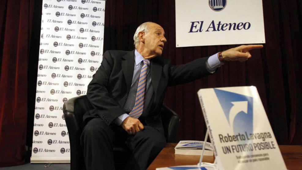 El exministro de Economía, durante la presentación de su último libro "Un futuro posible", de múltiples autores.