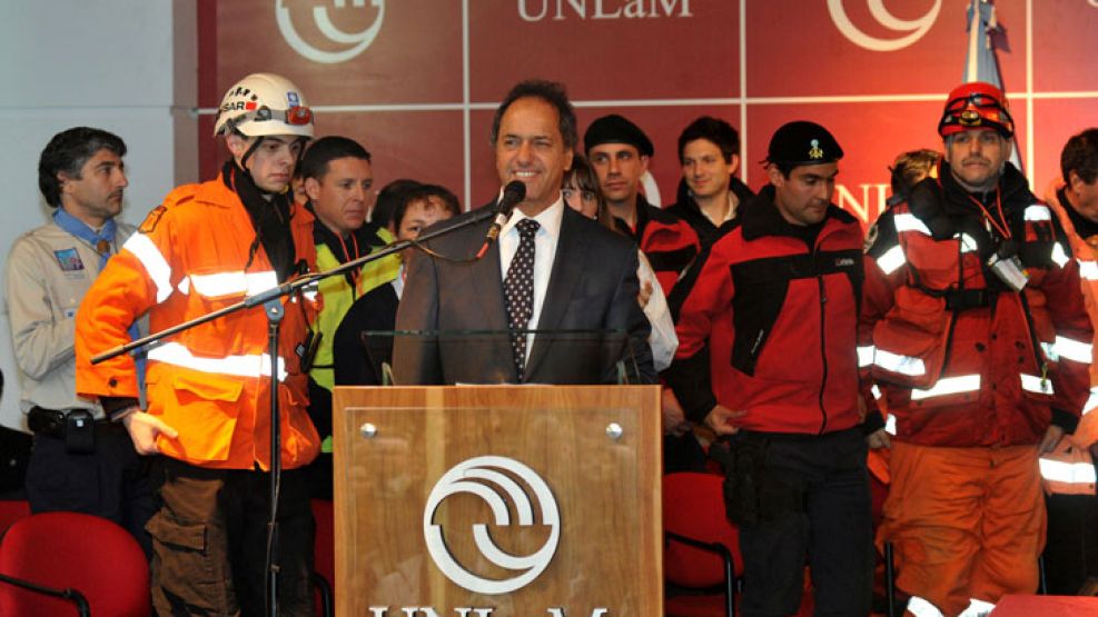 Actos. Scioli estuvo de recorrida por La Matanza y Escobar.